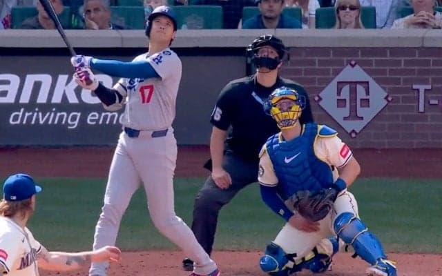 一体、何が起きた…？ 大谷翔平に「ドン引き」 “60発男”の前で豪快弾→捕手の“呆然”リアクションが話題に「あの球でこのホームラン」