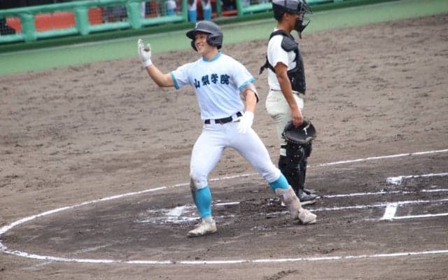 山梨学院の強打の5番打者が試合を決定づける2ラン！！卒業後は大学でプレー予定【滋賀国スポ】