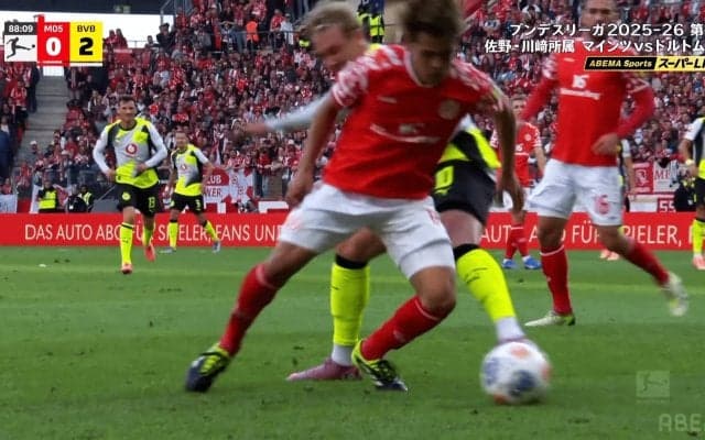 超絶技巧に騒然！ 佐野海舟の“華麗ルーレット”が「化け物かよ」「もはや怖い」「うますぎる」ドルトムントMFを翻弄した瞬間