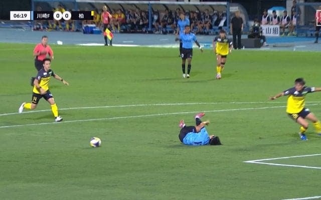 「軽率すぎるって」日本代表DFが致命的なミス「なぜその選択」自陣ゴール前での横パスミスからPK献上しファン悲鳴