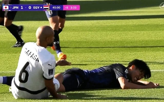 「何てことを！」日本代表キャプテンが危険な接触で悶絶…「大丈夫か？」市原吏音が顔を歪めファン心配【U-20W杯】