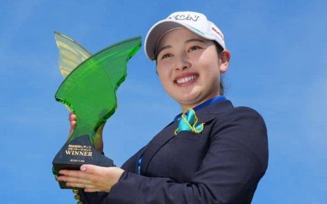 「術後の痛みはまだありますが…」トップ女子プロゴルファーが手術終了を報告　痛々しいギプスも変わらない柔和な笑顔