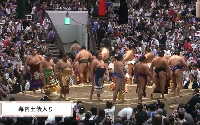 人気力士の化粧まわしに“有名タレント”の名前 「インパクトありすぎ」大相撲九月場所で注目を集めた一コマ