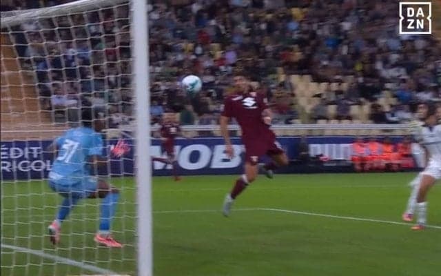 衝撃！ 鈴木彩艶が“顔面”で神セーブ「奇跡を起こした」「重要なプレー」現地メディアも超至近距離弾ストップを絶賛