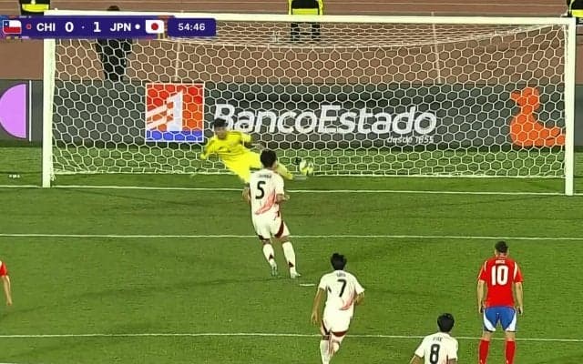 信じられない！ 日本代表キャプテンが“ど真ん中チップキック”の衝撃PK「強心臓すぎる」「もうセルヒオ・ラモスなのよ」市原吏音が大ブーイングを吹き飛ばす【U-20W杯】