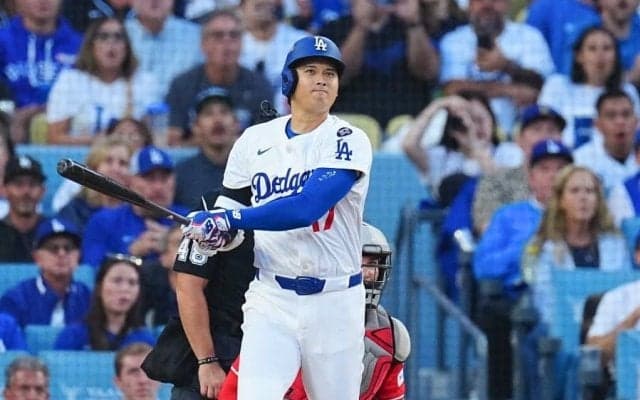 大谷翔平、ポストシーズン初の1試合2発　138m特大弾…弾丸先頭アーチに続くPS通算5本目、本拠地熱狂