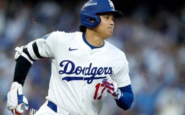 「ロケットみたいに飛んでいった」大谷翔平PS初戦で先頭打者弾丸アーチに前田健太氏も驚愕、日米ファン熱狂「バケモノすぎる」