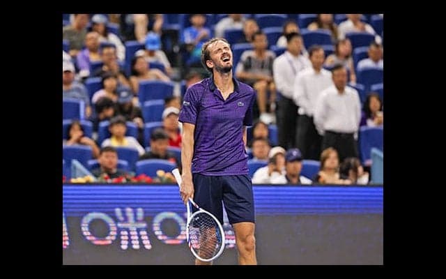  負傷の選手に警告「全力尽くしてない」 