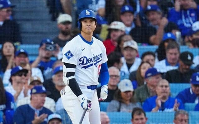 チケット価格は“大谷デー”1/3も　世界一への初陣で目立つ空席…滲むド軍ファンの思い