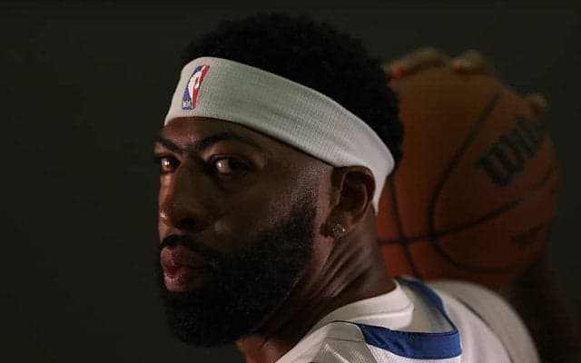 アンソニー・デイビスが残りのキャリアでゴーグル着用を宣言…その理由とは？