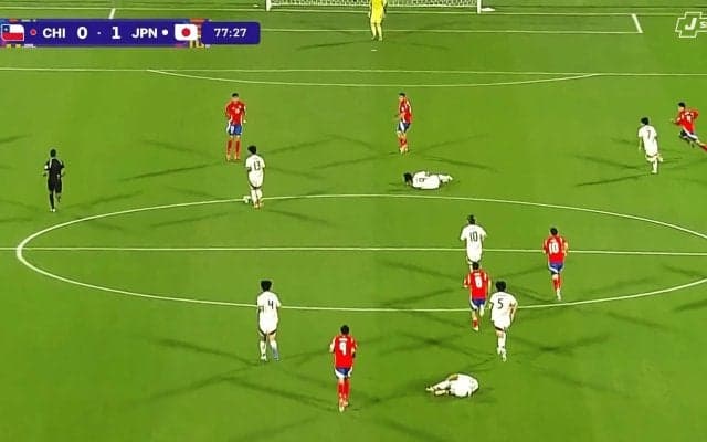 「これが南米」U-20日本代表が“ラフプレー”の連続被害…「チリが荒い」足裏タックル＆肘打ちで吹っ飛ばされた一部始終