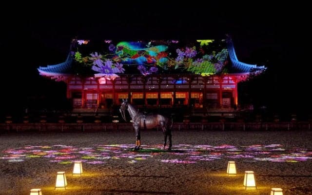 京都の夜を鮮やかに彩る！平安神宮奉納ライトアップ、プロジェクションマッピングが開催