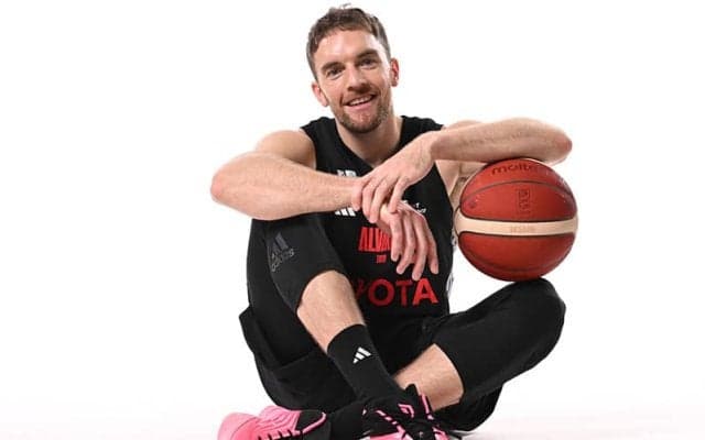 アルバルク東京がピンクリボン活動を実施…バランスキーの思いを発信