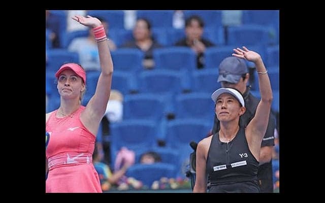  加藤未唯ペア 快勝で4強入り 