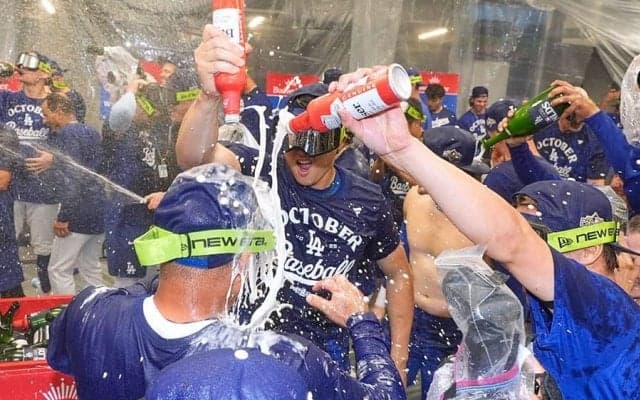 ド軍美人レポーターが「今回もびしょ濡れ」　歓喜の美酒の中でもみくちゃに…SNSも虜