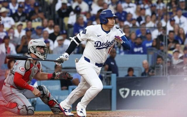 球場騒然！ 大谷翔平、爆速ヒットで“絶叫”「勝ち確定演出」「気合入ってる」高速ゴロ→相手野手陣の間をブチ破る「大谷さんの執念を感じる」