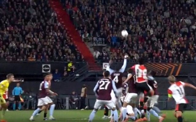 「審判おかしい」上田綺世の豪快ゴールが“誤審”で取り消し…スタジアム大ブーイング「どこがファウル？」物議を醸すジャッジにファンも監督も憤慨