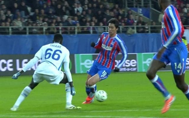 「圧倒的過ぎる」日本代表MF、ひとり完結の圧巻フィニッシュワークにSNS沸騰「えぐいって」30m超ドリブル独走→超絶キックフェイント→股抜きシュートの一部始終