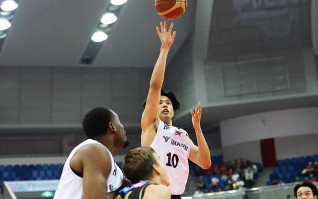 三遠が大阪とのハイスコアゲームを制し今季初戦白星…吉井らを筆頭に高確率で3点弾をヒット