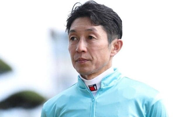 【京都8R】7番人気の伏兵、武豊ウイントレメンデスの鮮やかな差し切りが決まる