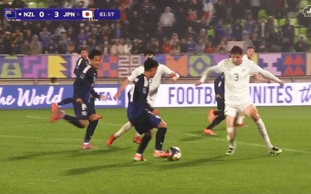 “股抜きパス”に驚愕！U-20日本代表FWのスーパーゴール演出が話題「まるでスペイン代表」「レベル高ぇ…」高岡伶颯が相手DF翻弄の瞬間