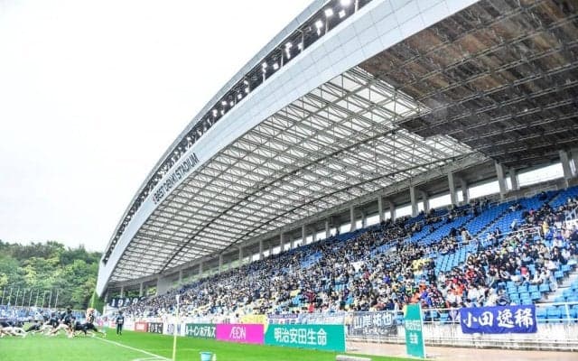 ｢リアル水も滴るいい女｣J1福岡のアイドル公式アンバサダーが土砂降りの記念試合出場で“びしょ濡れユニ姿”公開！8試合ぶり白星に｢さすが勝利の女神！｣