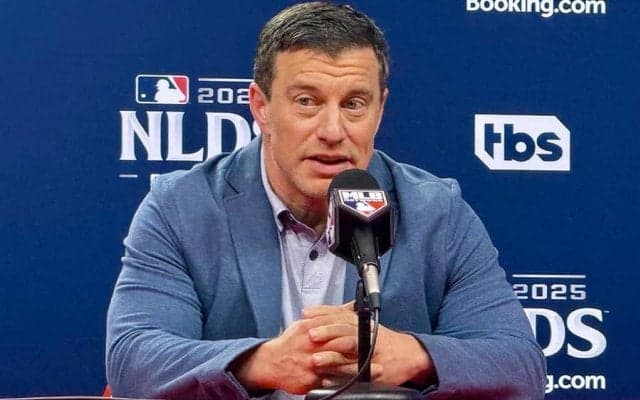 カーショーへのブルペン待機指令…編成トップが語る“緊張の瞬間”　迷い消し去った一言