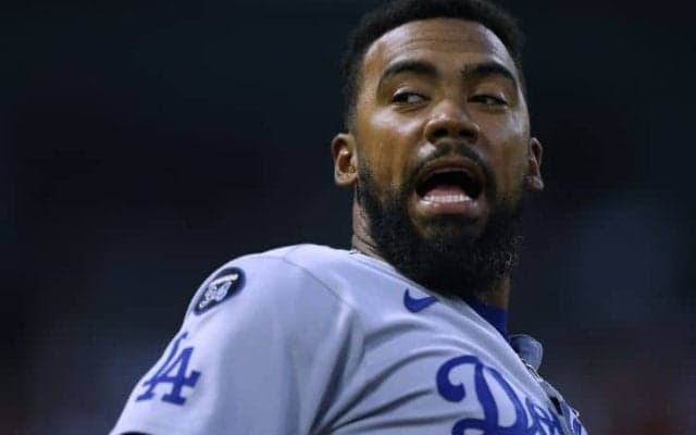 テオの“拙守”で「状況を悪くした」米記者が指摘…打球止められず三塁打に　大谷翔平が2回に3失点