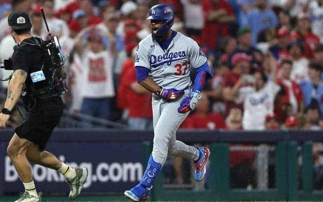 日本からテオへ謝罪続出「すべて忘れた！」　怠慢守備を指摘→2時間後に“手のひら返し”