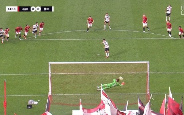 「絶対決まったと…」浦和GK西川周作の“神セーブ”に絶賛の嵐「完全に読み切ったな」完璧コース＆タイミングで横っ飛びした瞬間
