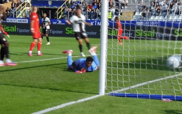 「反応が遅い」鈴木彩艶に現地メディアが辛辣評価…「軌道に騙された」痛恨失点で最下位チームに敗戦