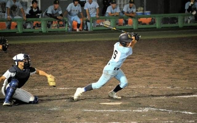 近江、滋賀学園を延長十回で破る　高校野球滋賀県大会　準決勝