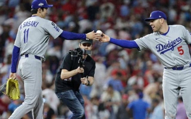 「ササキはクローザーだ」ドタバタ継投のド軍を救った！　佐々木朗希が見せた貫禄の“火消し”に米熱狂「もう他に選択肢はない」