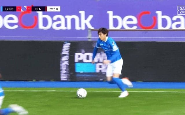 スタジアム騒然！ 伊東純也、高精度クロスが「いいところ通すなー」「狙いすましてる」ファーストプレーでアシスト未遂の瞬間