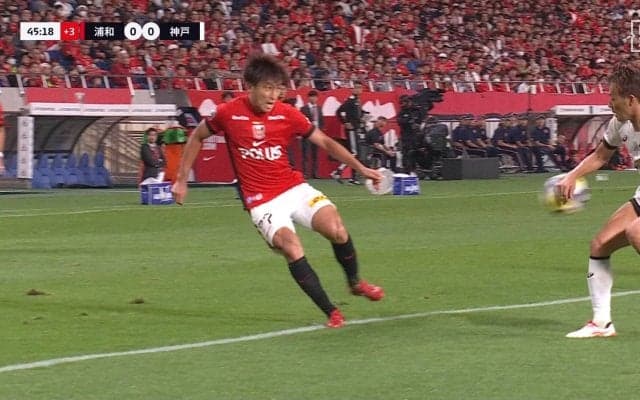 「PKでしょ！」浦和陣営は抗議も“ノーハンド”判定でファンの不満爆発「さっきは取ったのに」