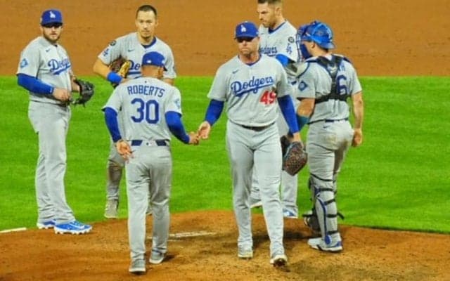 また炎上した37歳「なぜあの場面で」　佐々木朗希が火消しも…ド軍の采配に止まらぬ疑問