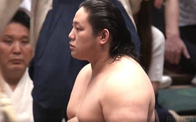 「まるで別人」「小顔が際立つ」グッズ“即”売り切れの人気力士、初お披露目の“髷姿”にファンざわめき