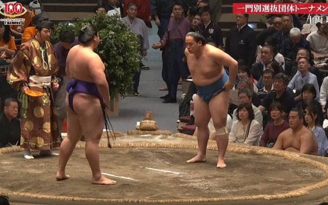 「あんなの絶対にできない」人気力士の“美四股”に親方驚き 「垂直じゃん」「魅せる四股」