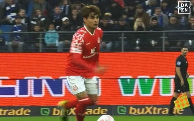 「めちゃくちゃ速い」佐野海舟の“高速プレスバック”にファン騒然！「どっから出てきた？」強靭デュエルでボール回収の瞬間