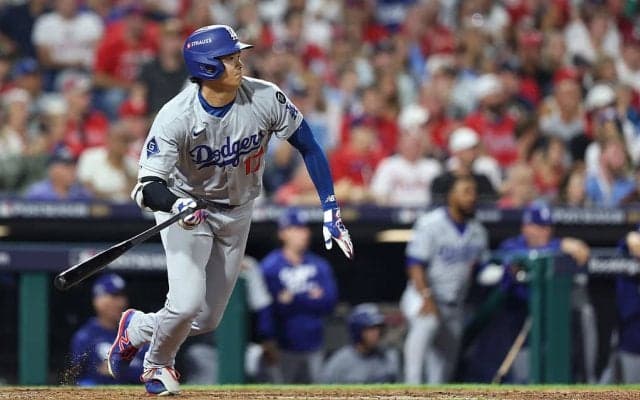 球場騒然！ 大谷翔平、爆速ゴロで“まさかの光景”「危険すぎる」「スゴい音」180キロ“火の玉打球”→相手野手が止められない