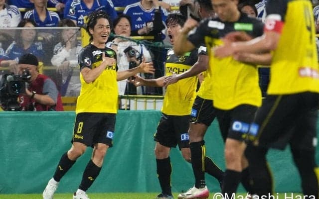 日向坂46も登場！優勝を狙うも｢4試合引き分け｣の柏、降格圏と｢勝ち点で並ぶ｣マリノス、負けられない一戦は｢皆さんの意見を聞きたい｣大島監督が訴える結果に