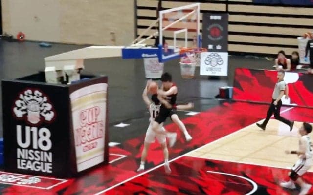 残り13秒でアリーナ騒然の攻防！「高校生の試合でこれはすごい！」ファン騒然のブロックショット2連発　