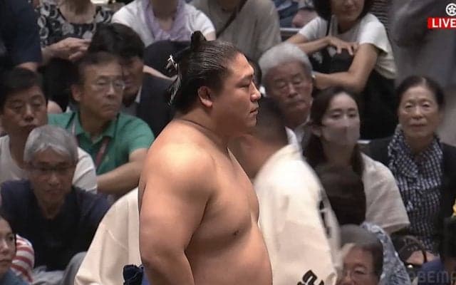 人気力士の“驚き”の髷姿に「不思議な髪型」「大銀杏じゃない」 百周年場所「神相撲」での一コマ