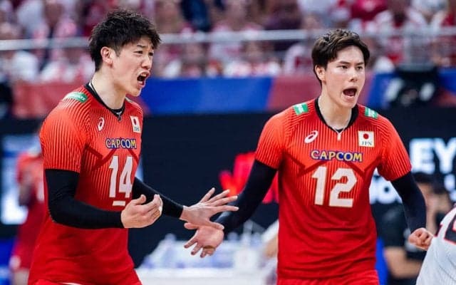 石川祐希、髙橋藍のプレーをセリエA公式が称賛　超満員1万4001人の観衆が熱狂した“ドリームマッチ”は「CLのような素晴らしいショー」