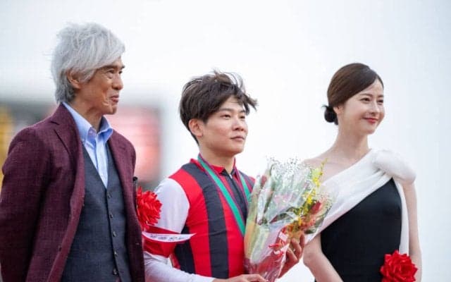 【スプリンターズS】思わぬサイン馬券が話題！日曜劇場「ザ・ロイヤルファミリー」宣伝と勝負服がリンク