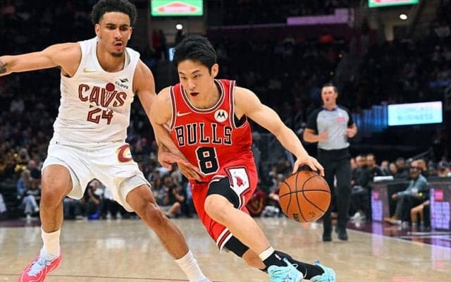 現地メディアが称賛「ユウキは純粋なポイントガード」…ブルズのプレシーズン初戦で河村勇輝が見せた存在感