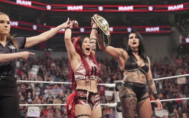 「オーラがすごい」人気日本人女子レスラー、季節を楽しむ“ゴージャス私服”ショットに反響…ギャップ全開の姿が「美しい」