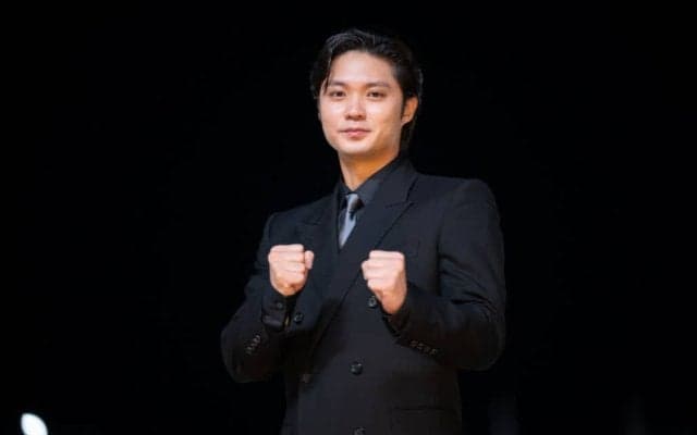 【ジャパンダートクラシック】三冠最終戦に磯村勇斗登場！黒のダブルジャケット姿で大井競馬場を魅了