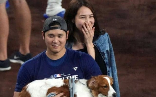 地区シリーズ突破がかかる本拠地第3戦にドジャース夫人会も大集合！大谷妻、真美子さんはデニム姿で笑顔「なんと美しい女性たち」