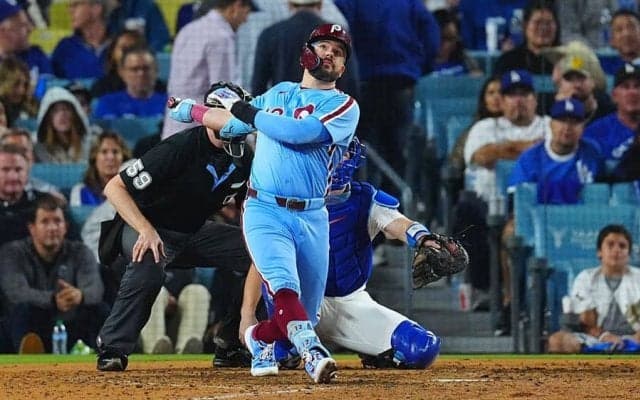 シュワーバ-が1試合2本塁打の大暴れ　LA悲鳴、山本に続きカーショー粉砕